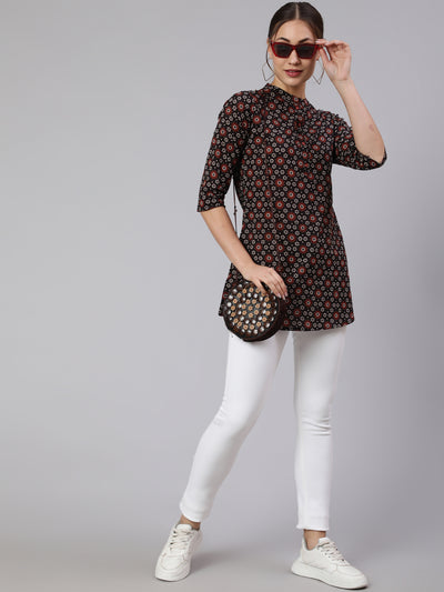 Women Black Straight Tunic With Three Quaretr Sleeves