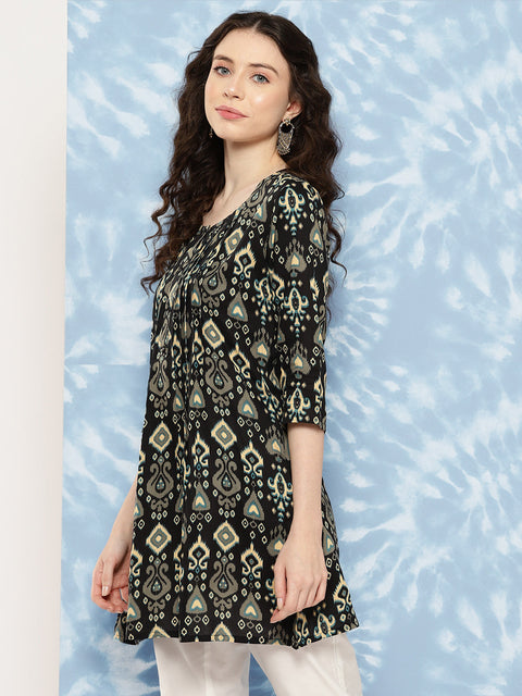 Women Black Straight Tunic With Three Quaretr Sleeves