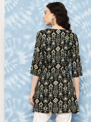 Women Black Straight Tunic With Three Quaretr Sleeves