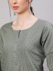 Women Green Straight Tunic With Three Quaretr Sleeves