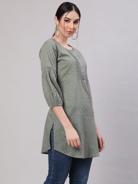Women Green Straight Tunic With Three Quaretr Sleeves