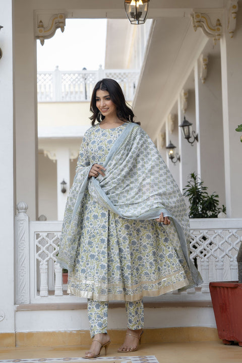 Women Off-White Floral Printed Flared Kurta With Trouser And Dupatta