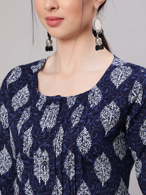 Women Blue Straight Tunic With Three Quaretr Sleeves