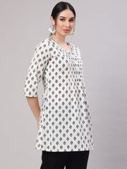 Women White Printed Straight Tunic With Three Quaretr Sleeves