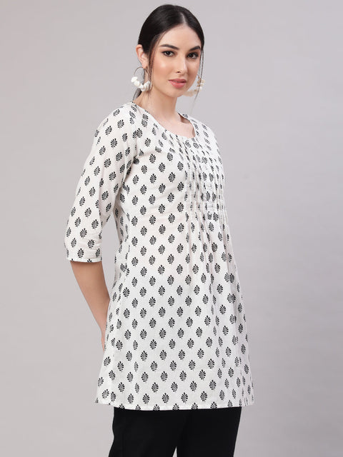 Women White Printed Straight Tunic With Three Quaretr Sleeves