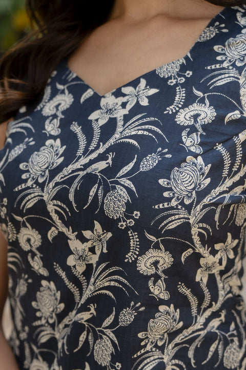 Women Grey Paisely Printed Straight Kurta With Trouser And Dupatta