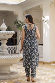 Women Grey Paisely Printed Straight Kurta With Trouser And Dupatta