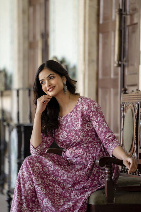 Women Pink Printed Flared Dress With Three quarter Sleeves